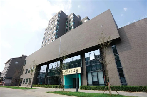 178a601858ab460fb022b0cc5f68b517 在中国国家画院,与春天有个约会!