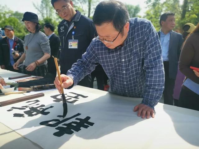 2022042204382459 “翰墨新城·抒怀凌云”——书画艺术进成飞活动举行-图片4